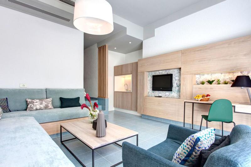 Plus Fariones Suite Hotel - Oda