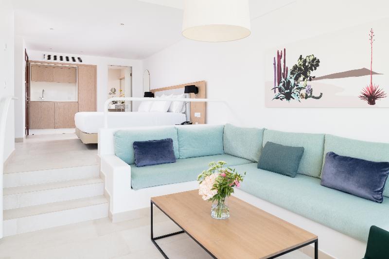 Plus Fariones Suite Hotel - Oda