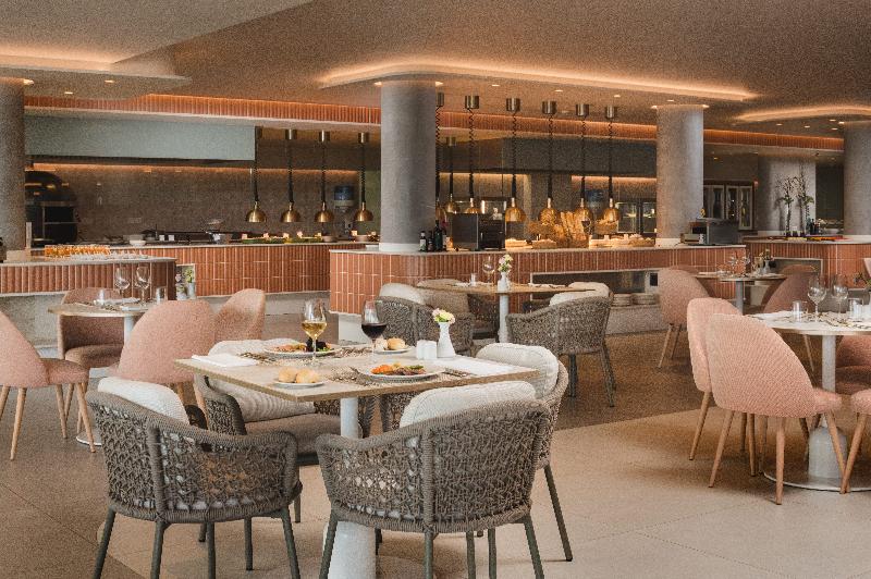 Plus Fariones Suite Hotel - Restoran