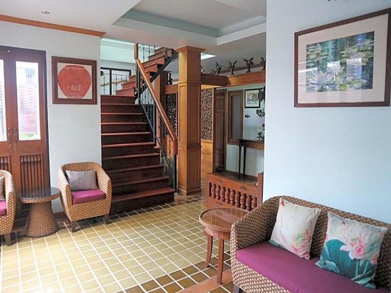 Rich Lanna House - Genel