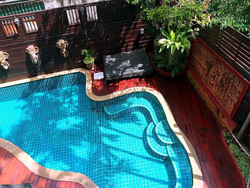 Rich Lanna House - Genel