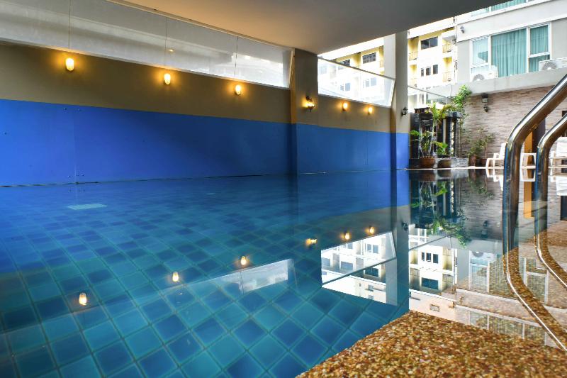 Boss Suites Nana - Havuz