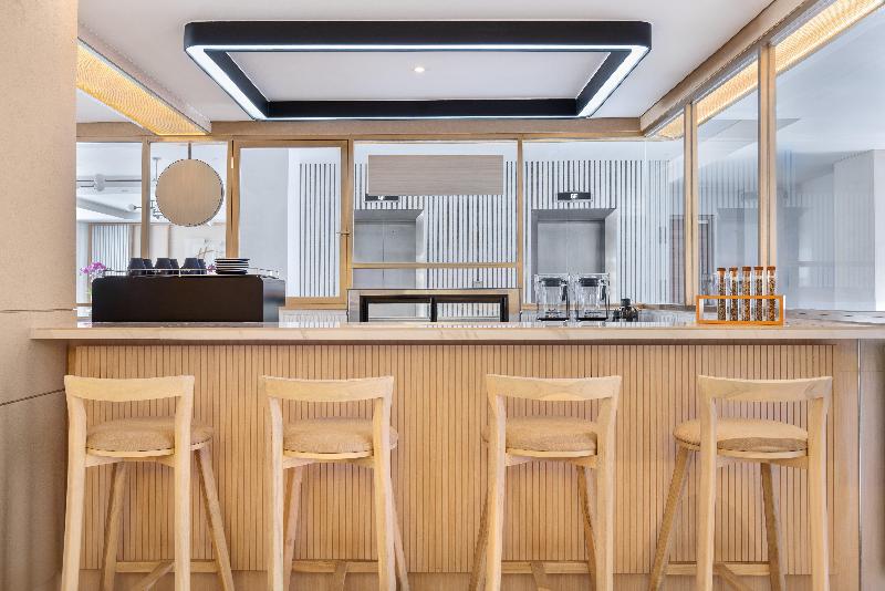 Holiday Inn Express Bali Sunset Road - Restoran