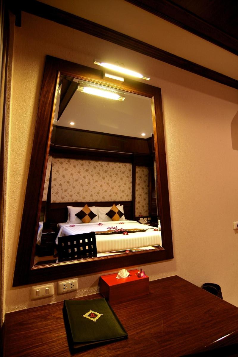 Rayaburi Hotel Patong - Oda