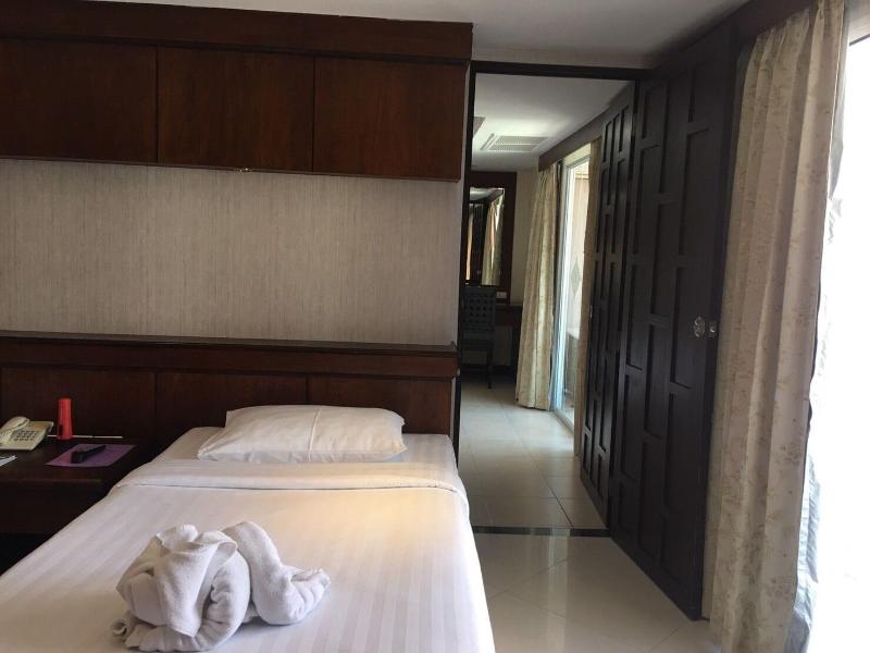 Rayaburi Hotel Patong - Oda