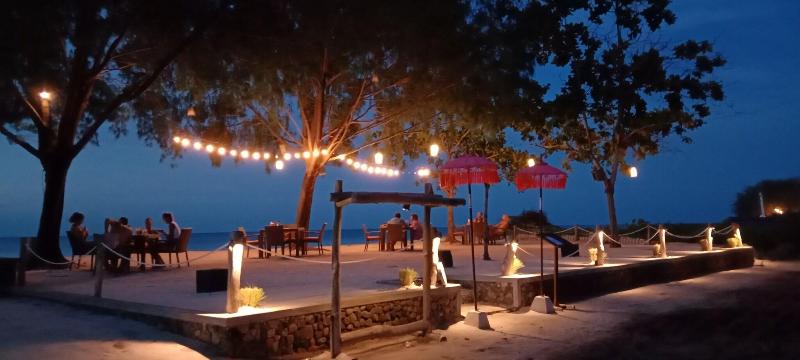 Desa Dunia Beda - Restoran