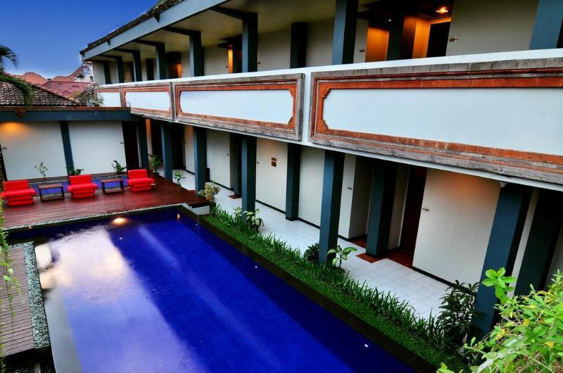 The Yani Hotel Bali by ZUZU - Havuz