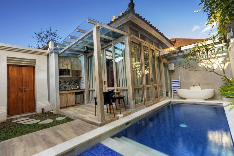 18 Suite Villa Kuta - Oda