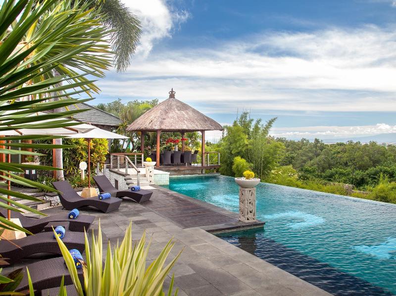 Villa Hening Jimbaran Bali - Havuz