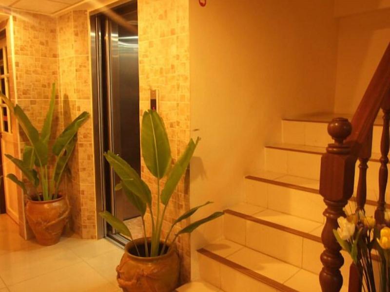 Honey House 2 - Lobi