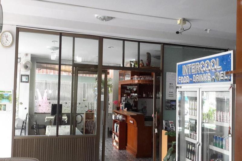 J Hotel - Lobi