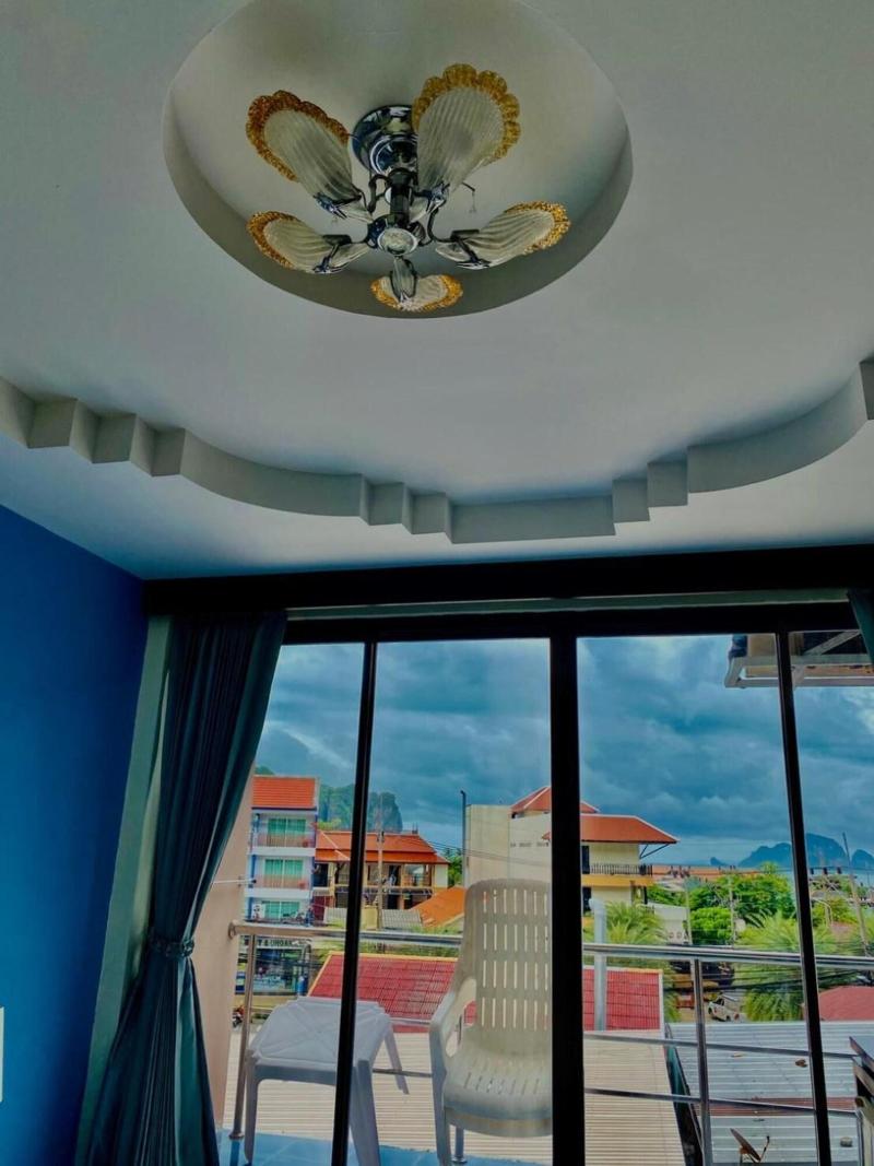 J Hotel - Lobi