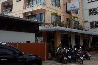 J Hotel otel fotoğrafı