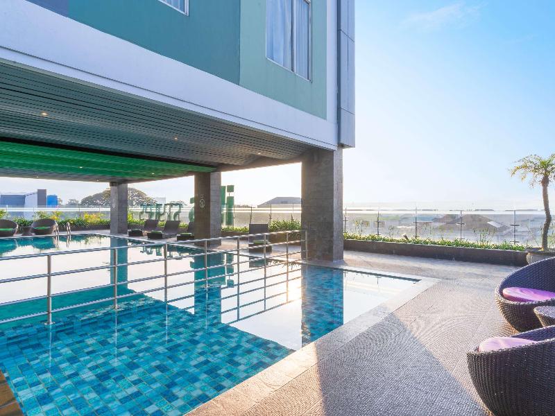 Ibis Styles Malang - Havuz
