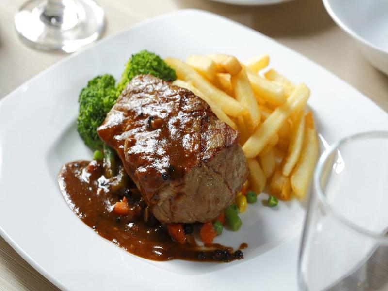 Hotel Santika Depok - Restoran