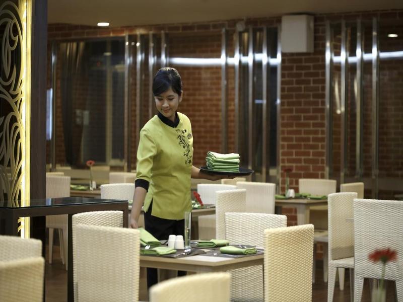 Hotel Santika Depok - Restoran