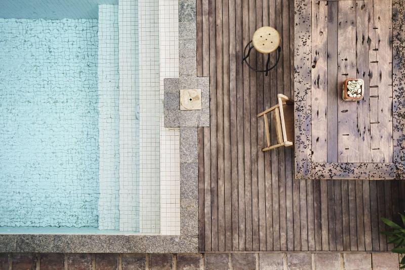 Brown Feather Hotel - Genel