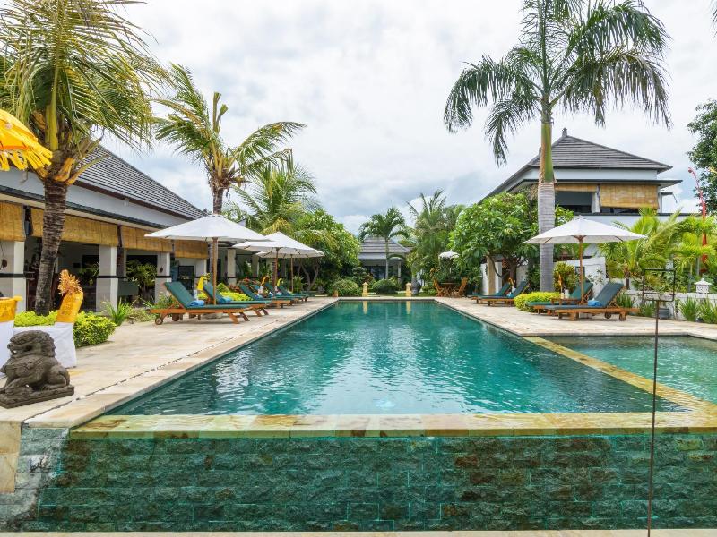 Kelapa Lovina Beach Villa - Havuz