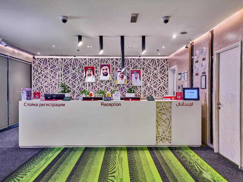 Ramada Hotel & Suites by Wyndham JBR - Lobi