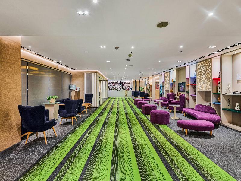 Ramada Hotel & Suites by Wyndham JBR - Lobi