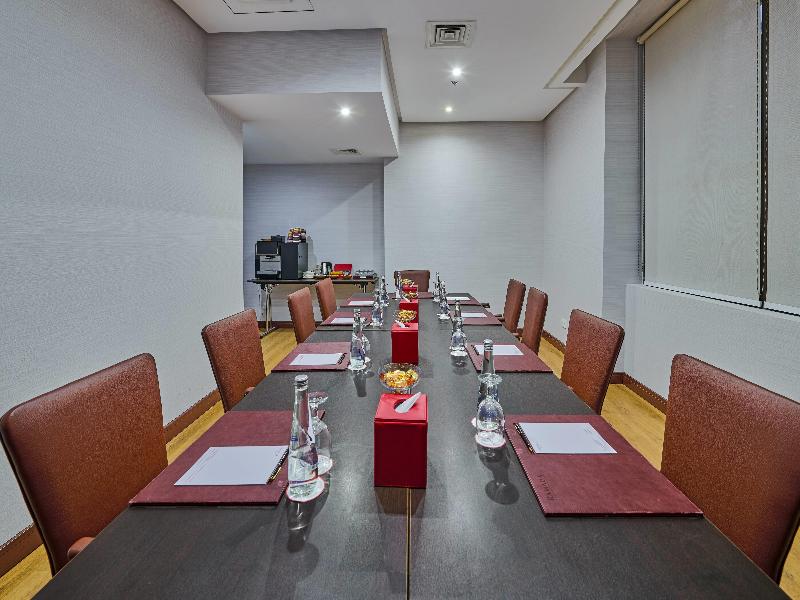 Ramada Hotel & Suites by Wyndham JBR - Toplantı
