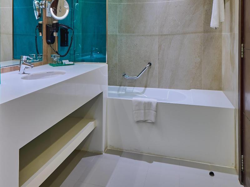 Ramada Hotel & Suites by Wyndham JBR - Oda