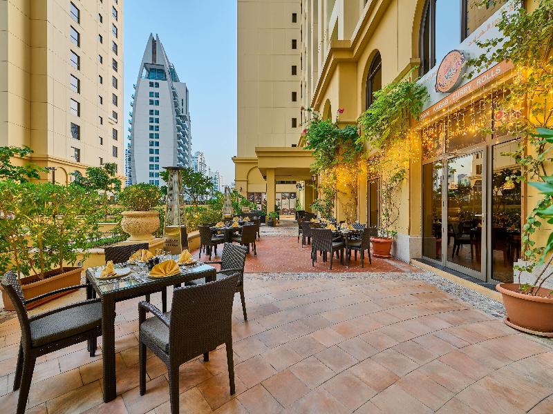 Ramada Hotel & Suites by Wyndham JBR - Restoran