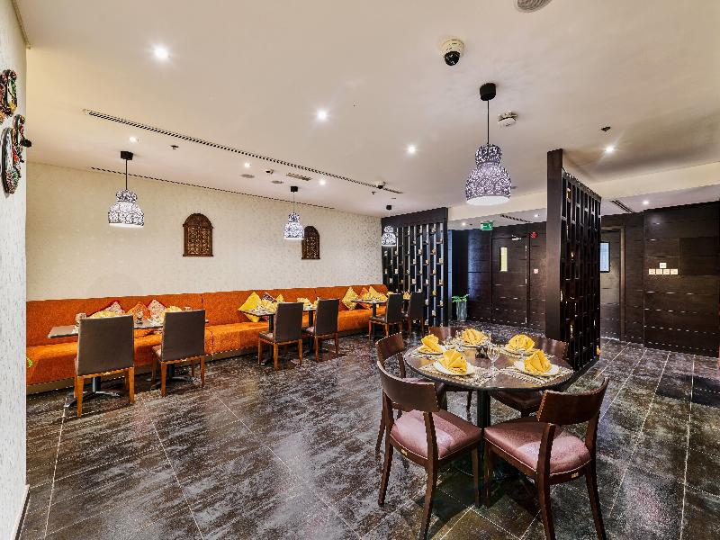Ramada Hotel & Suites by Wyndham JBR - Restoran