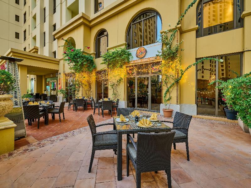 Ramada Hotel & Suites by Wyndham JBR - Restoran