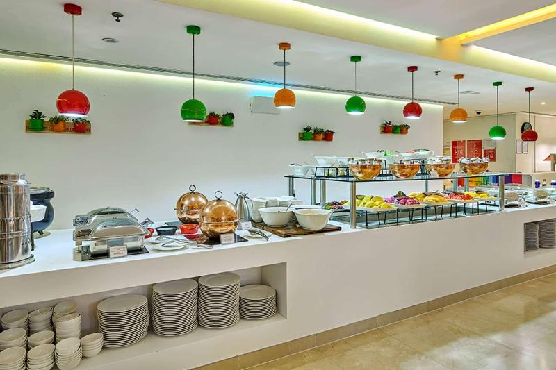 Ramada Hotel & Suites by Wyndham JBR - Restoran