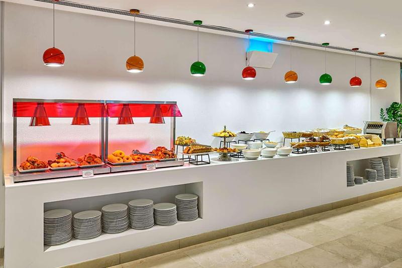 Ramada Hotel & Suites by Wyndham JBR - Restoran