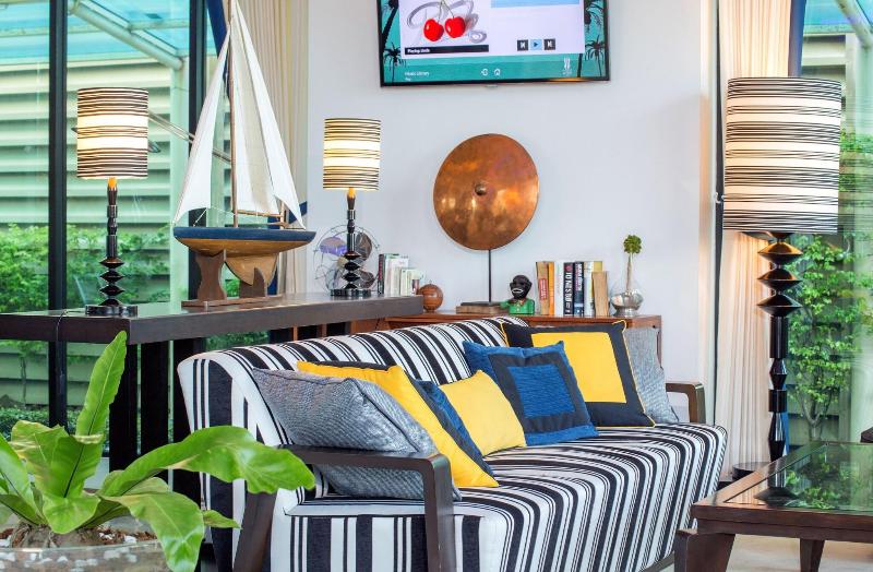 Wave Hotel - Lobi