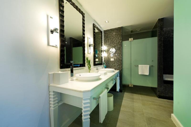 Wave Hotel - Genel