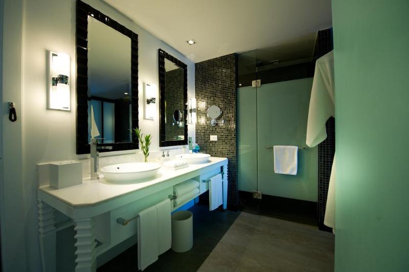 Wave Hotel - Genel