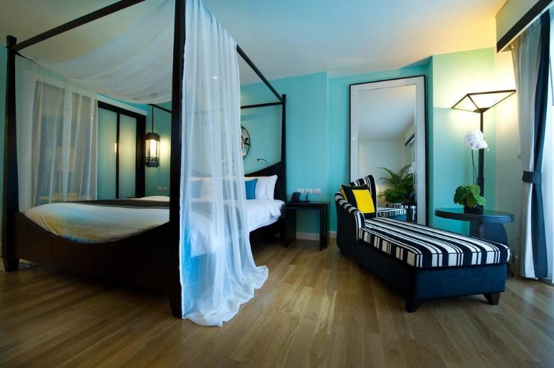 Wave Hotel - Genel