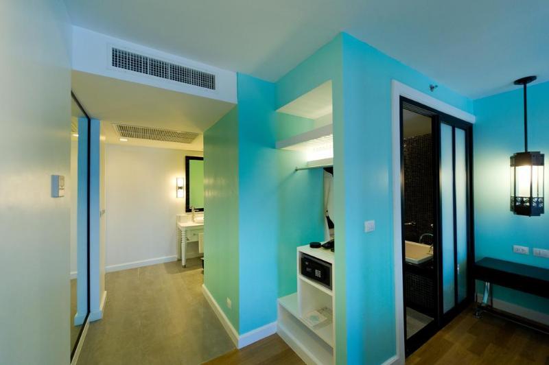 Wave Hotel - Genel