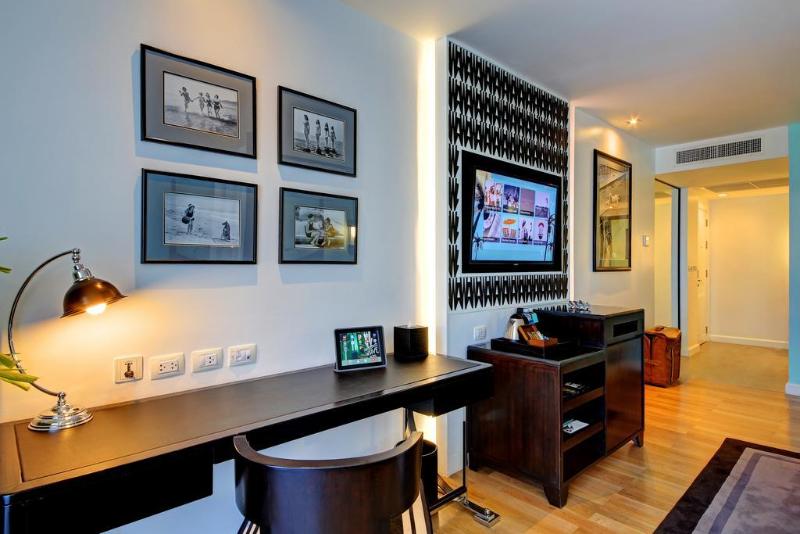 Wave Hotel - Genel