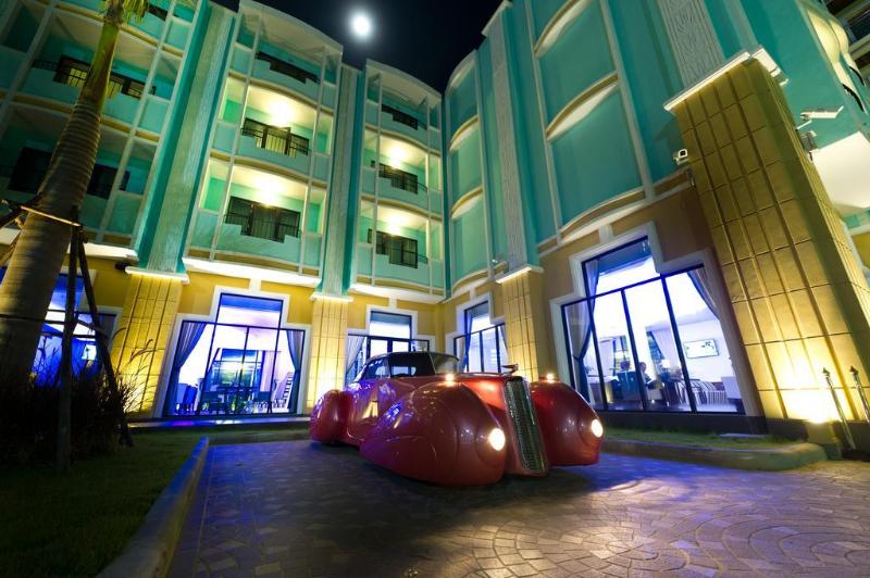 Wave Hotel - Genel