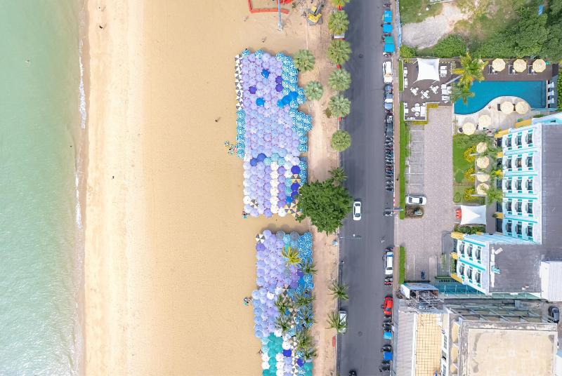 Wave Hotel - Genel