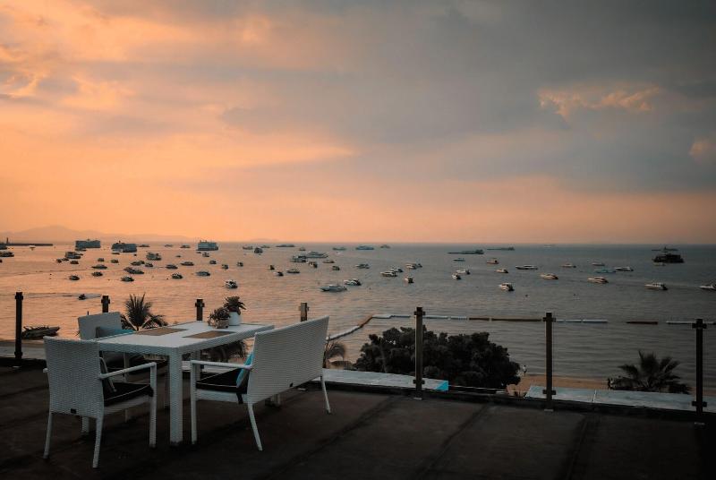 Wave Hotel - Teras