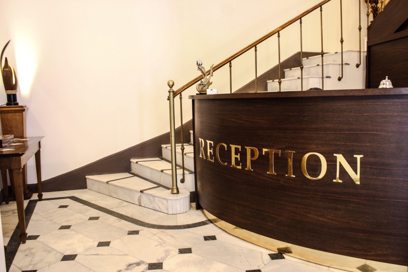 Diplomat Hotel - Lobi