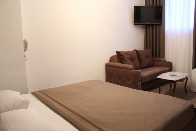 Diplomat Hotel - Oda