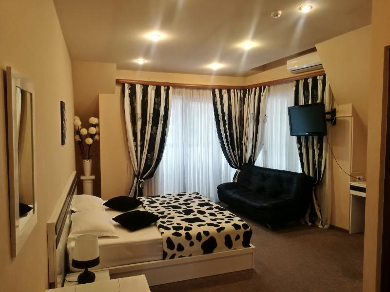Diplomat Hotel - Oda