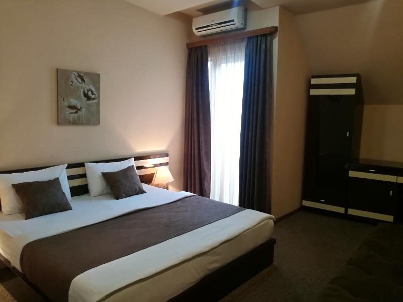 Diplomat Hotel - Oda