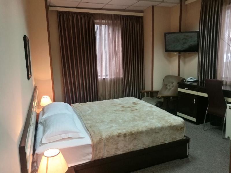 Diplomat Hotel - Oda