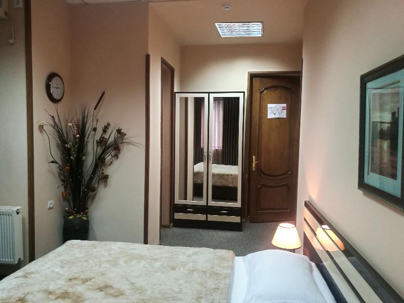 Diplomat Hotel - Oda