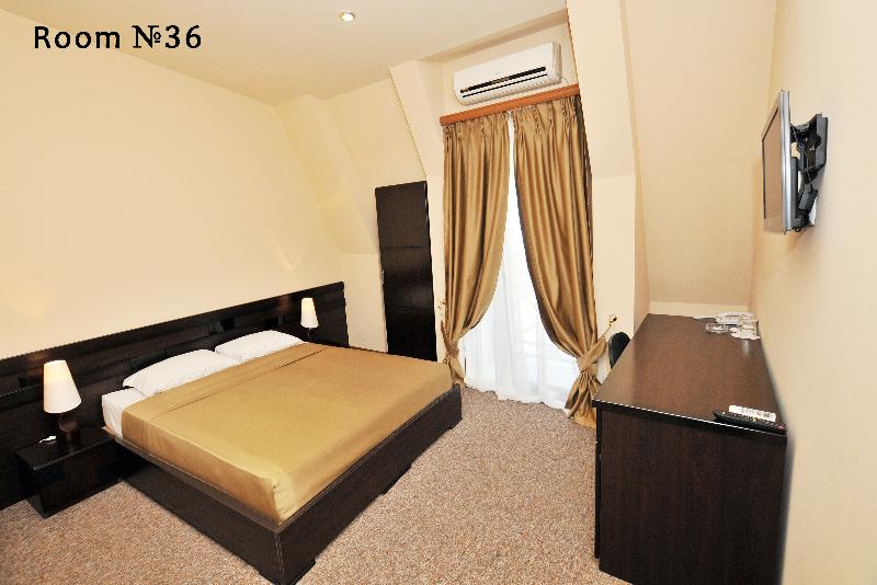 Diplomat Hotel - Oda