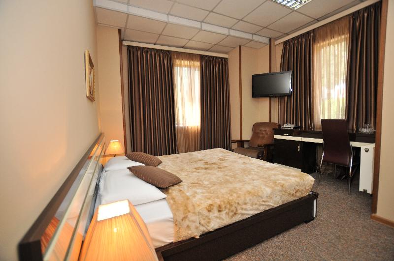 Diplomat Hotel - Oda