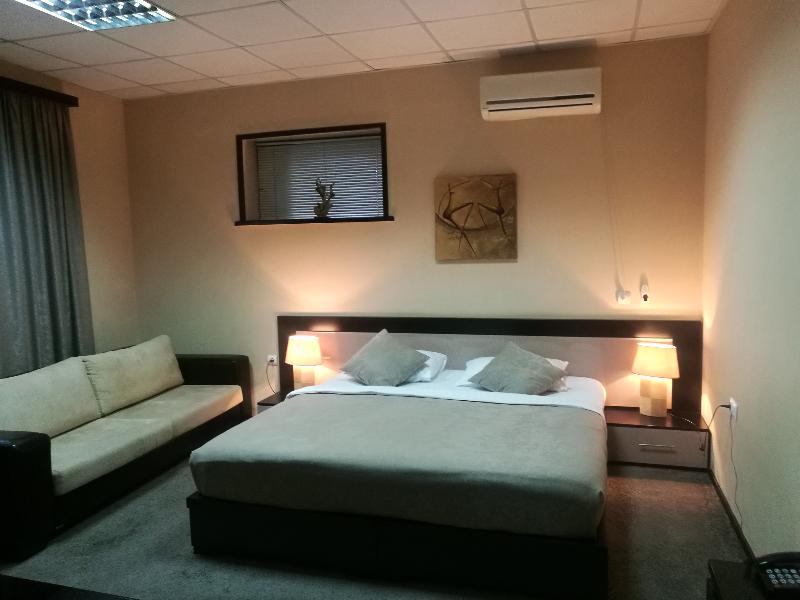 Diplomat Hotel - Oda