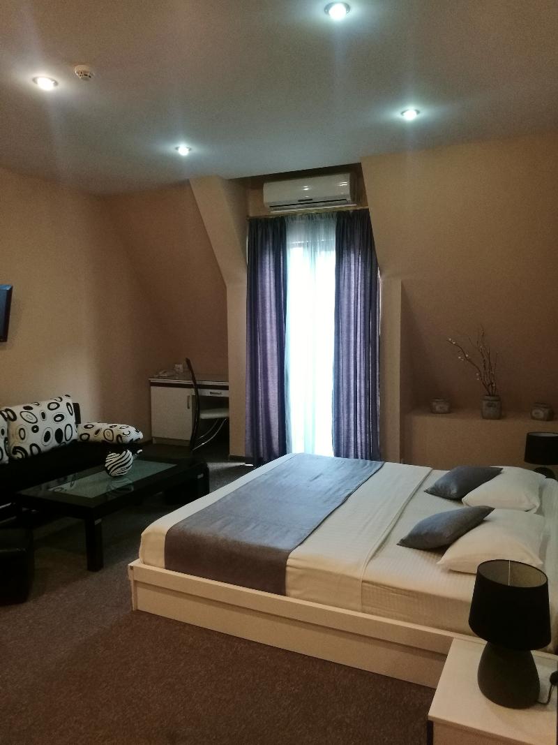 Diplomat Hotel - Oda